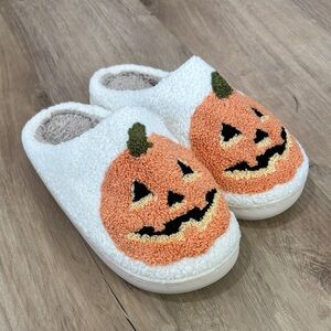 NEW Women’s Halloween Pumpkin Slippers